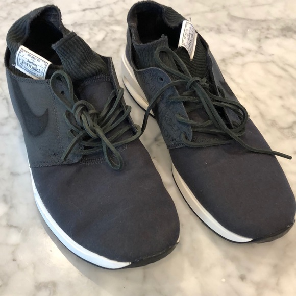 nike air canvas shoes